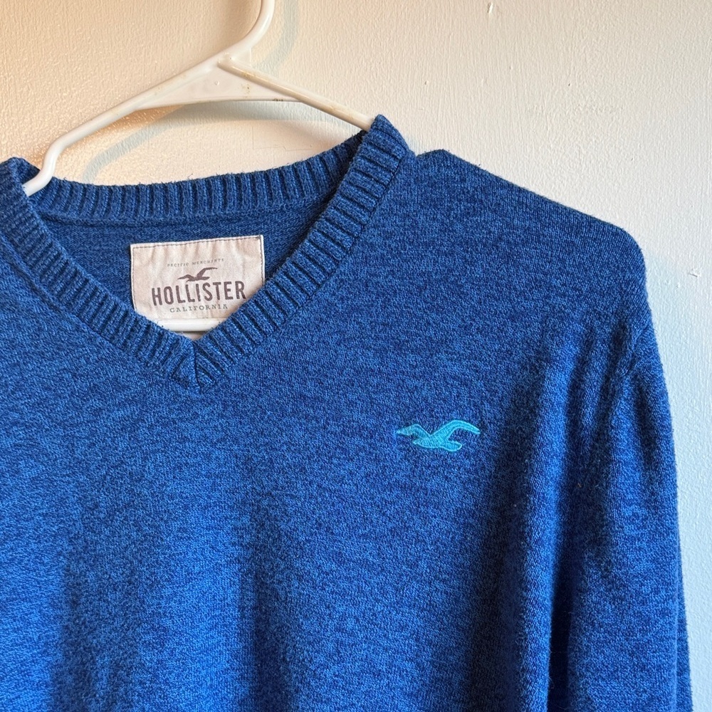 Hollister Men's V-Neck Sweater in Deep Blue - Picture 3 of 6